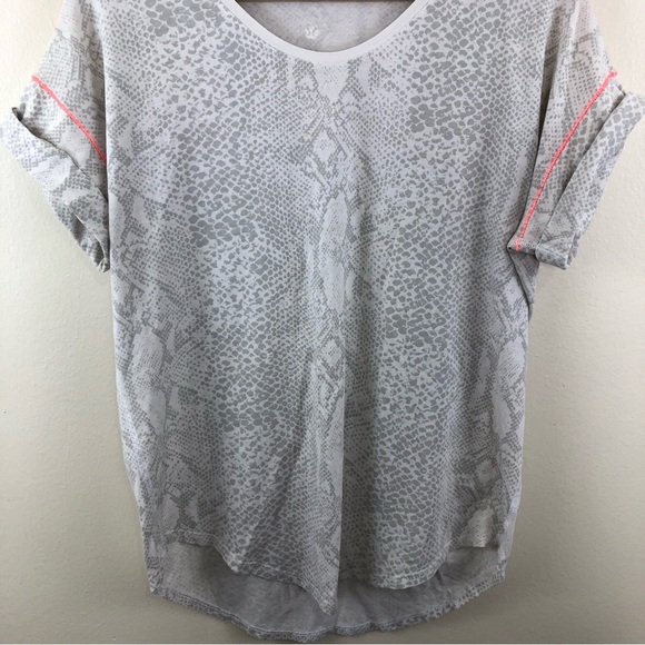 Lululemon Weekend Short Sleeve Desert Snake White Silver Fox / White size 10 - Picture 6 of 11